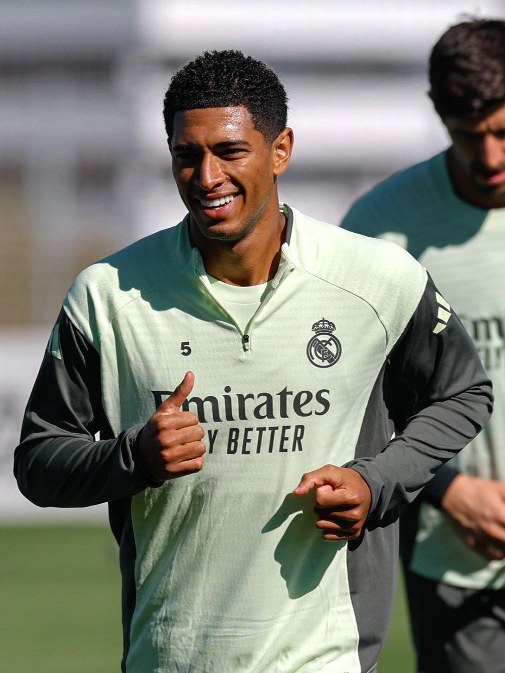 Jude Bellingham height chiều cao 1m86 ấn tượng trên sân cỏ