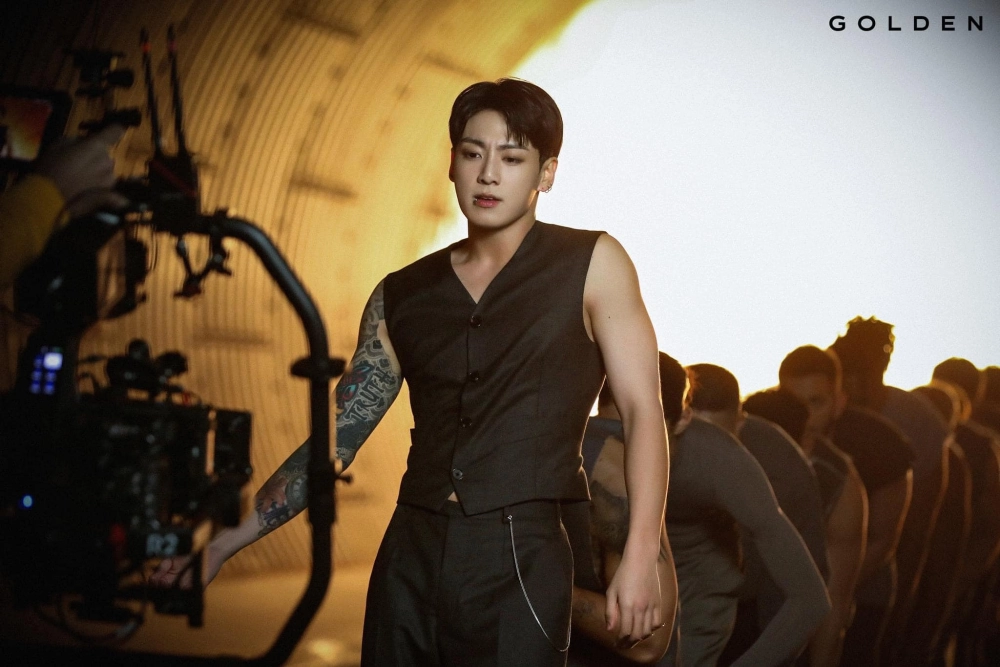 Jungkook body thân hình săn chắc chuẩn hình tượng idol