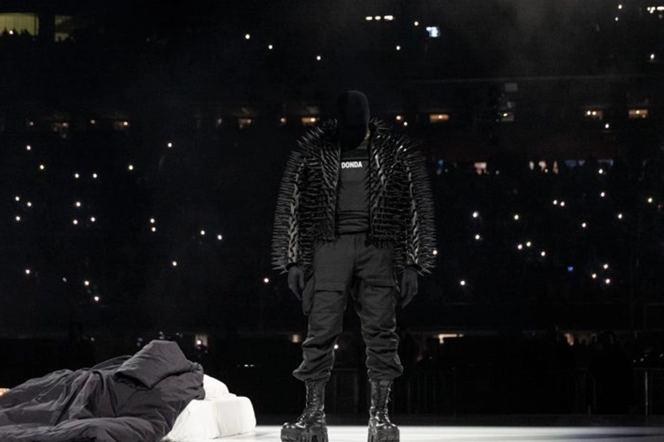 Kanye West new song sản phẩm bùng nổ đầy cuốn hút