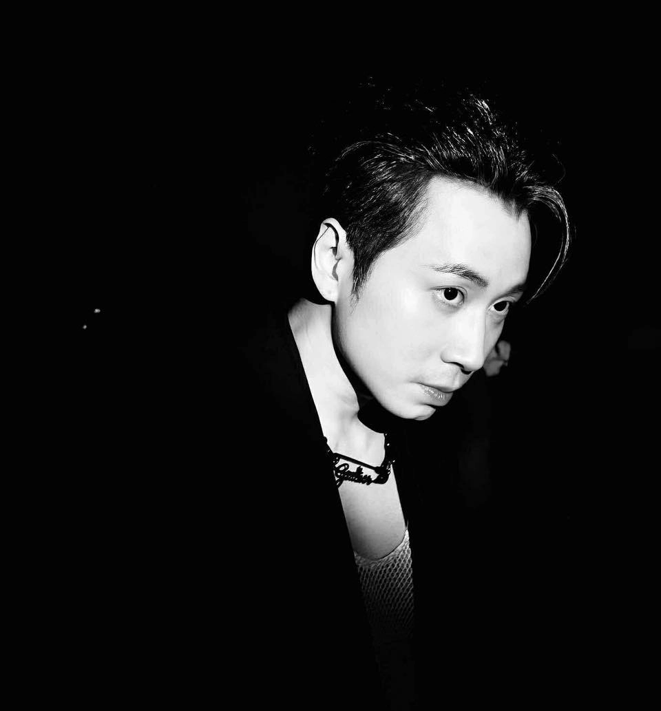 Rapper Karik ghi dấu với phong cách gai góc mạnh mẽ