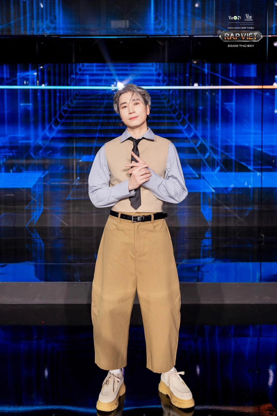 Karik Người lạ ơi từng làm mưa làm gió Vpop