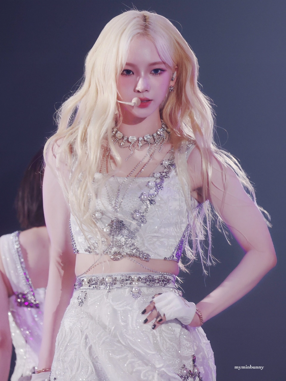 4k wallpaper aespa Karina hd cho màn hình điện thoại và PC