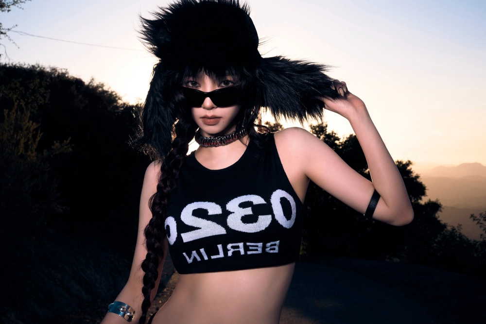 Espa Karina gây ấn tượng mạnh với ngoại hình nổi bật