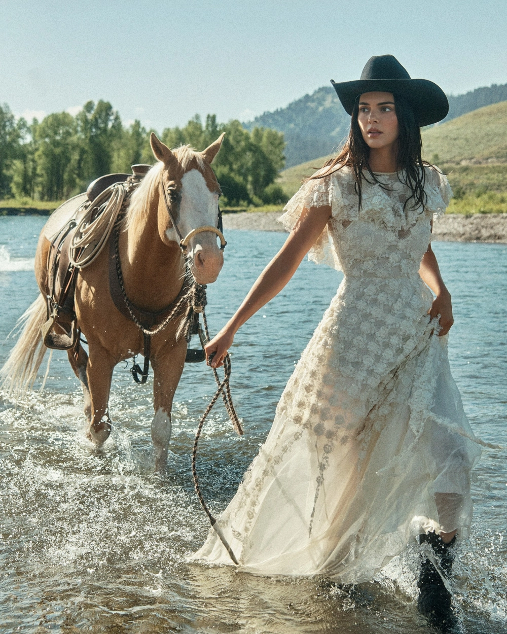 Bad Bunny Kendall Jenner tái xuất cùng nhau