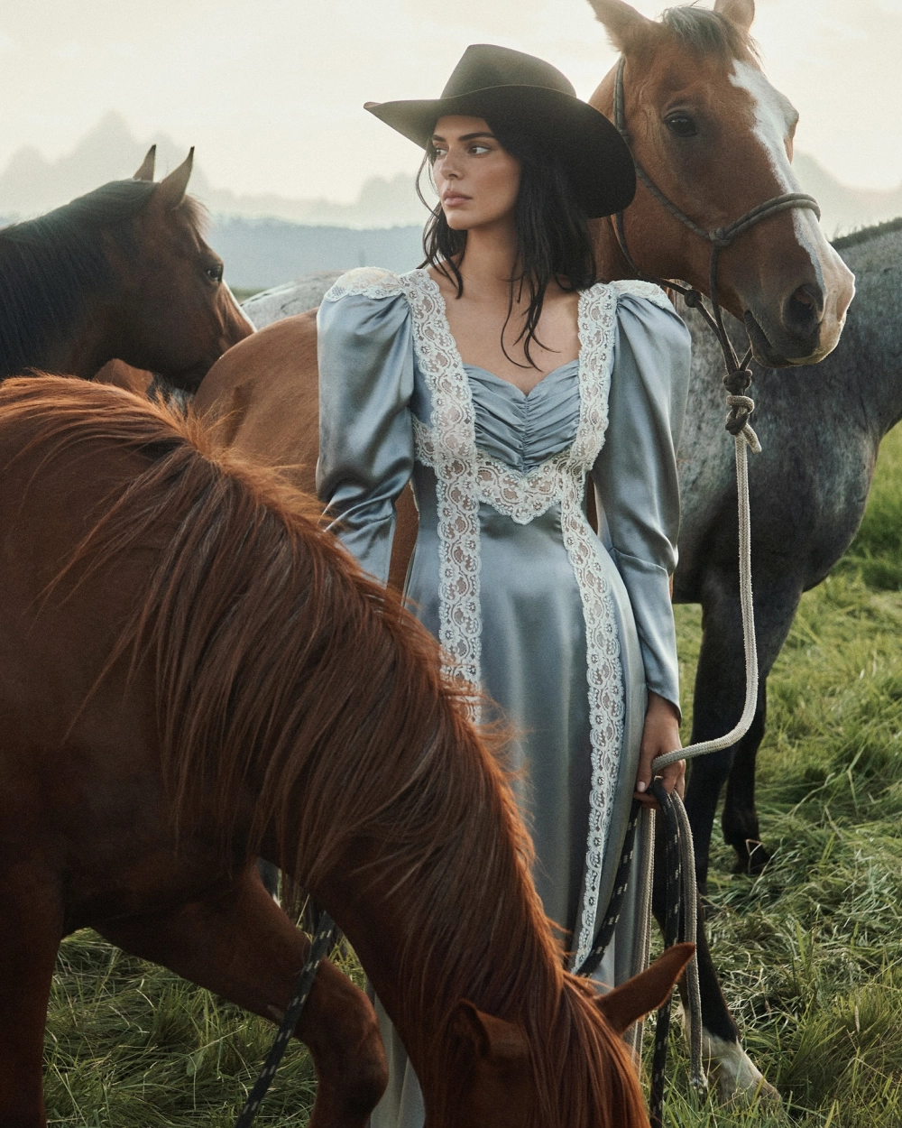 Kendall Jenner Kylie Jenner gắn bó như hình