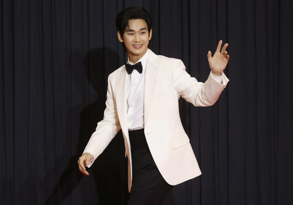 Kim Soo Hyun body chuẩn khiến fan nữ mê mẩn