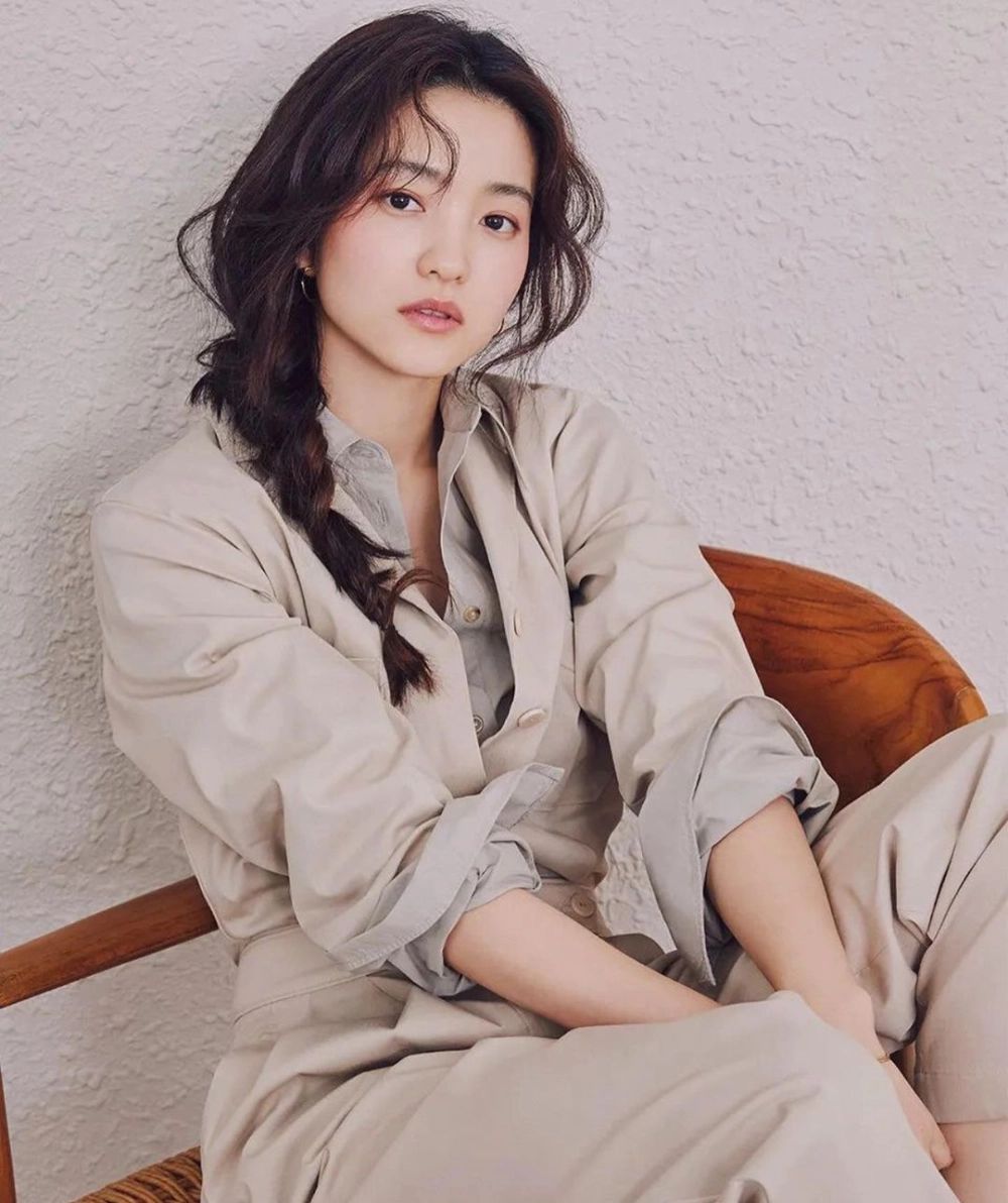 Kim Tae Ri hẹn hò tin đồn khiến người hâm mộ tò mò