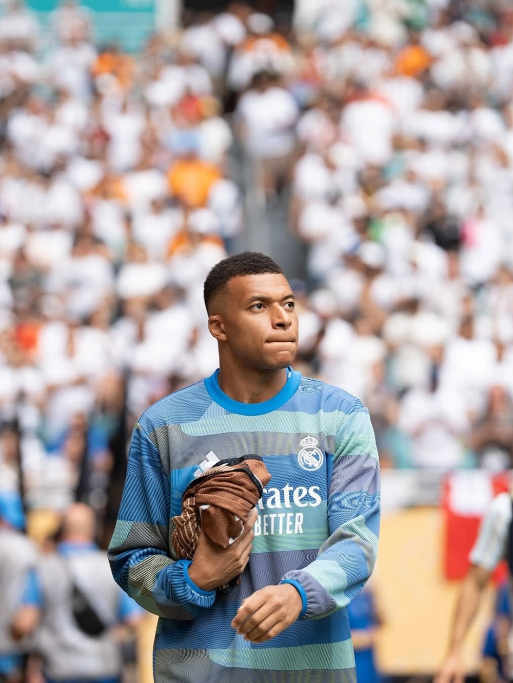 Kylian Mbappé girlfriend nổi bật với vẻ đẹp hiện đại