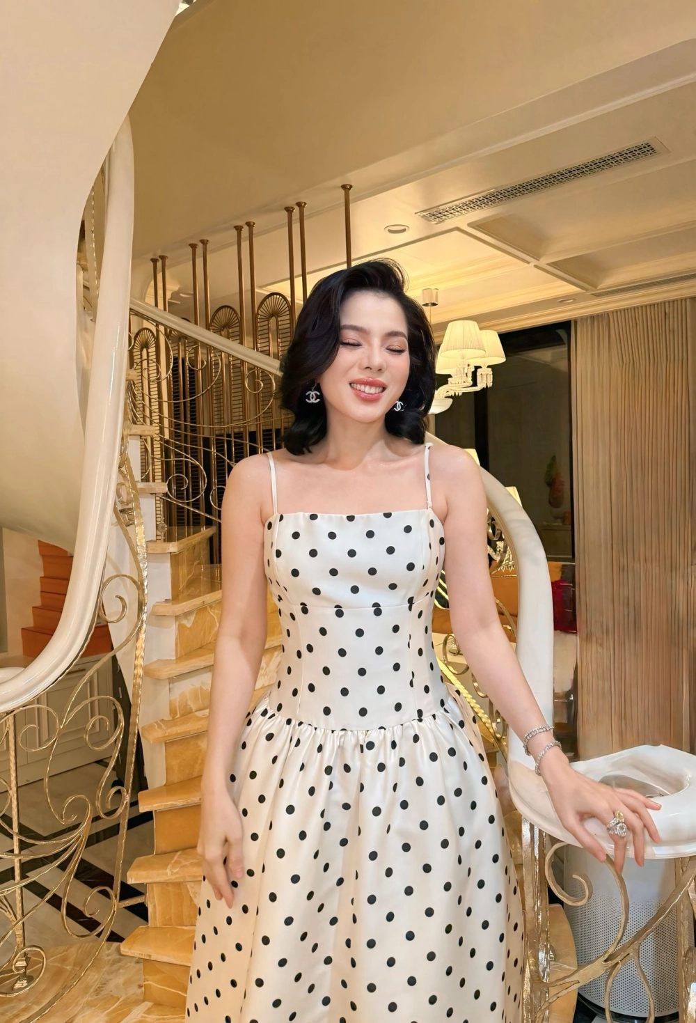 Ca sĩ Lệ Quyên sinh năm bao nhiêu, cô sinh 1981