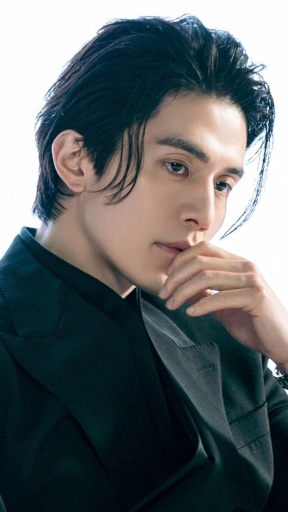 Ảnh Lee Dong Wook ghi lại thần thái đỉnh cao