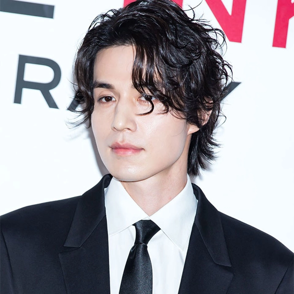Lee Dong Wook hẹn hò tin đồn tình cảm gây xôn xao
