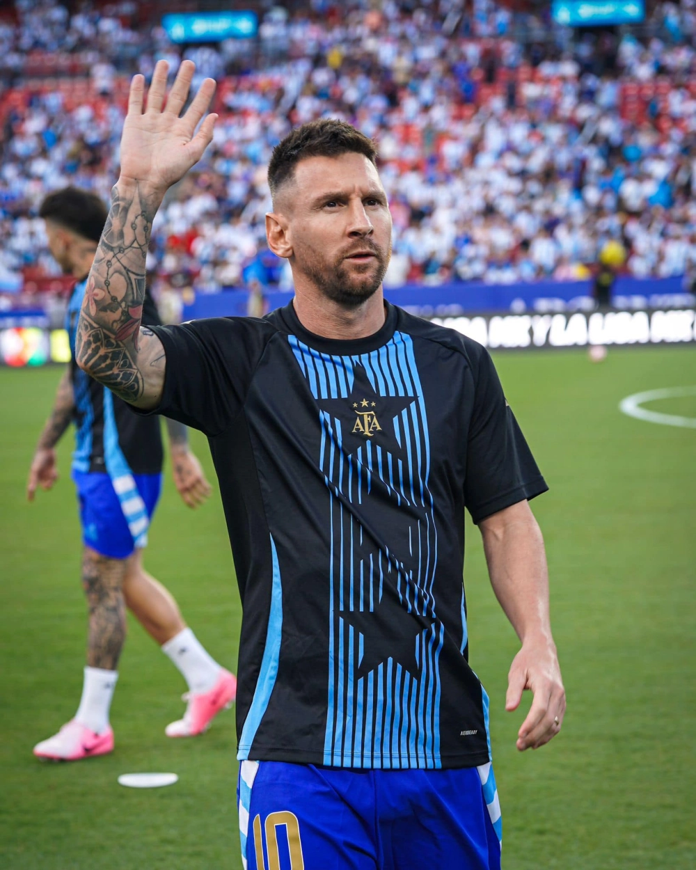 Net worth of Lionel Messi triệu đô la nhờ bóng đá