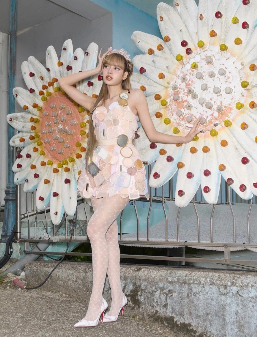 Lisa body vóc dáng chuẩn cuốn hút mọi ánh nhìn