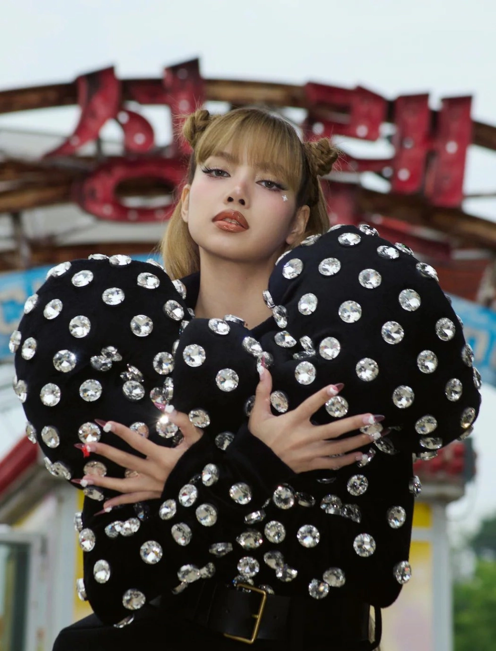 Lisa nữ thần tượng toàn cầu với sức hút mạnh mẽ