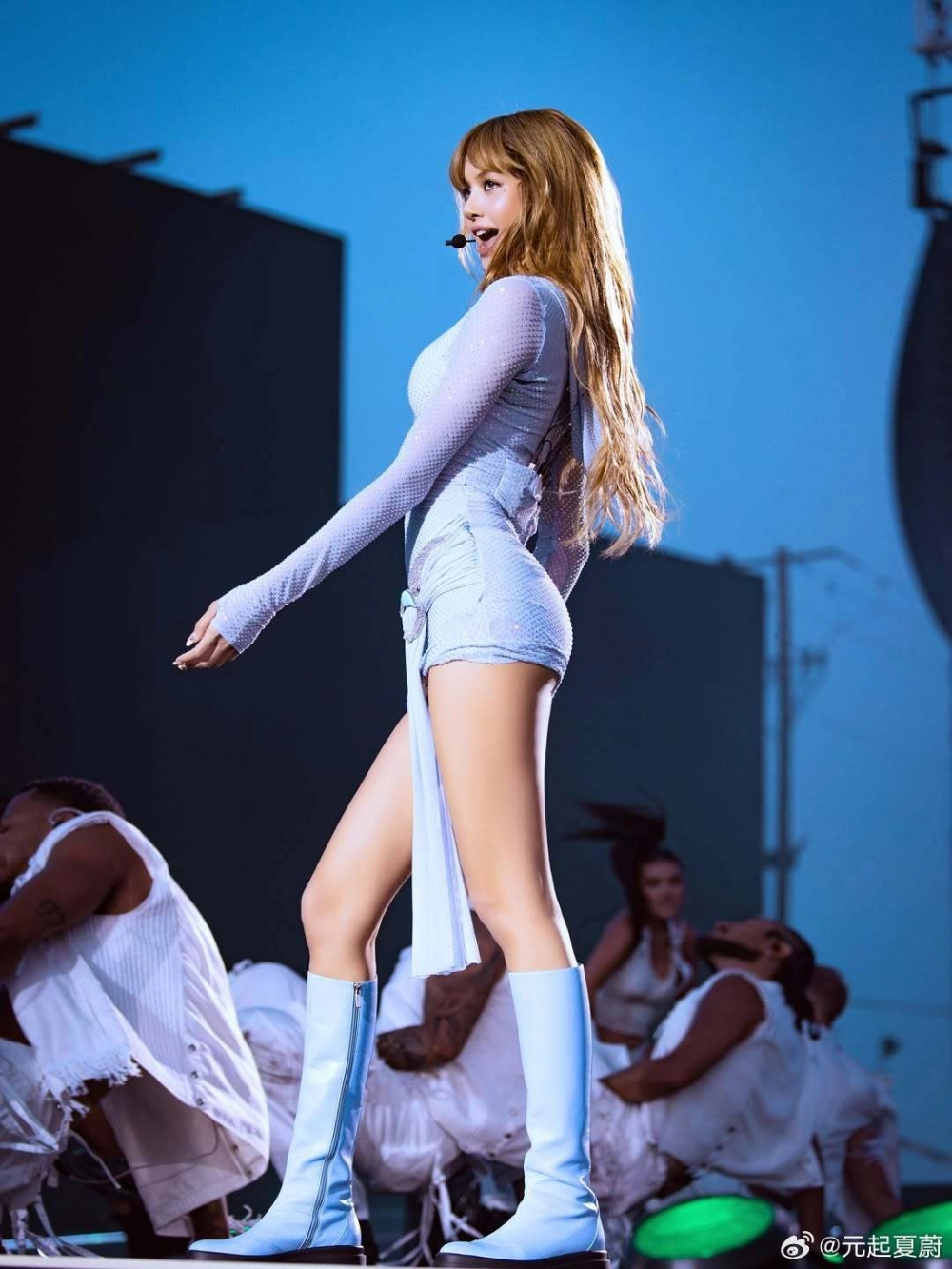 Lisa Coachella 2025 màn trình diễn đẳng cấp hút mọi ánh nhìn