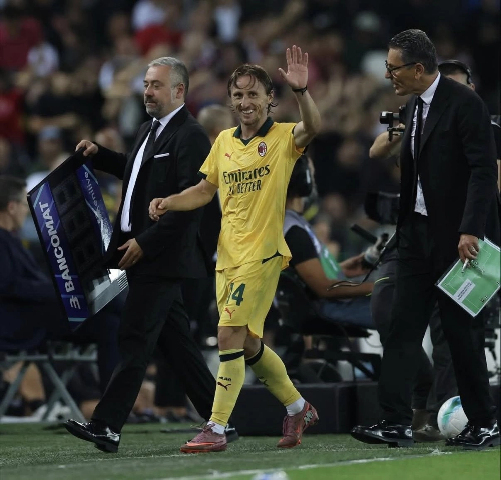 Luka Modrić nhạc trưởng tài hoa làm chủ tuyến giữa sân cỏ thế giới