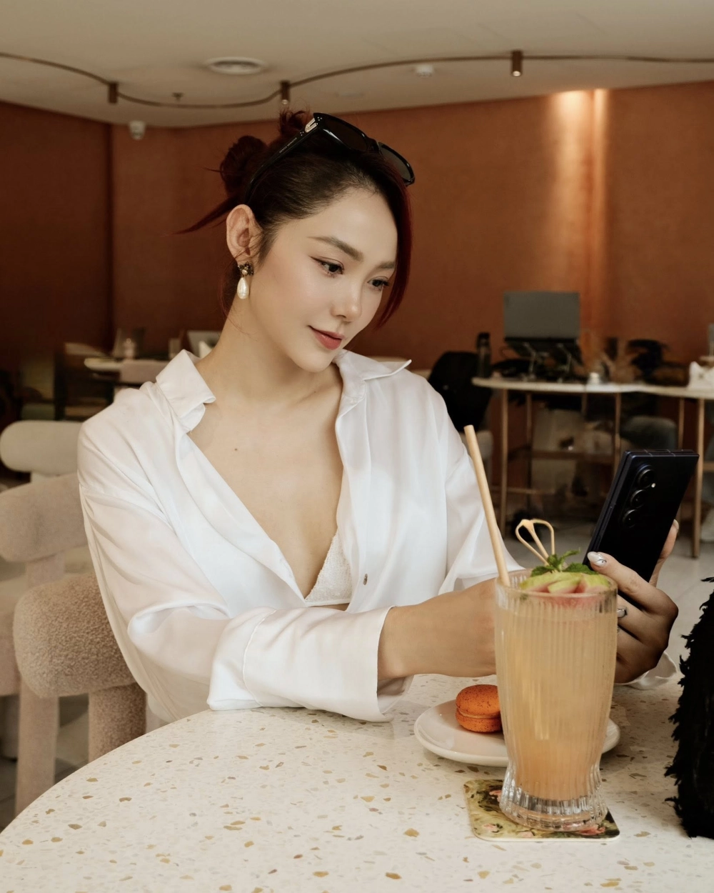 Minh Hằng sinh năm 1987 tại Thành phố Hồ Chí Minh Việt Nam