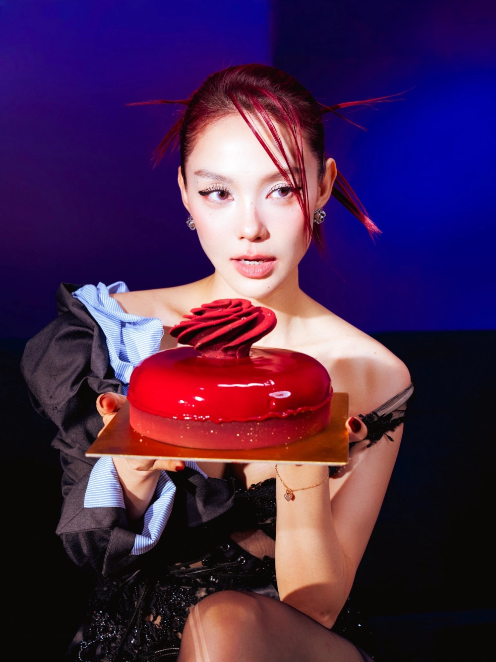 Minh Hằng năm 2025 cô tròn 38 tuổi vẫn rạng rỡ