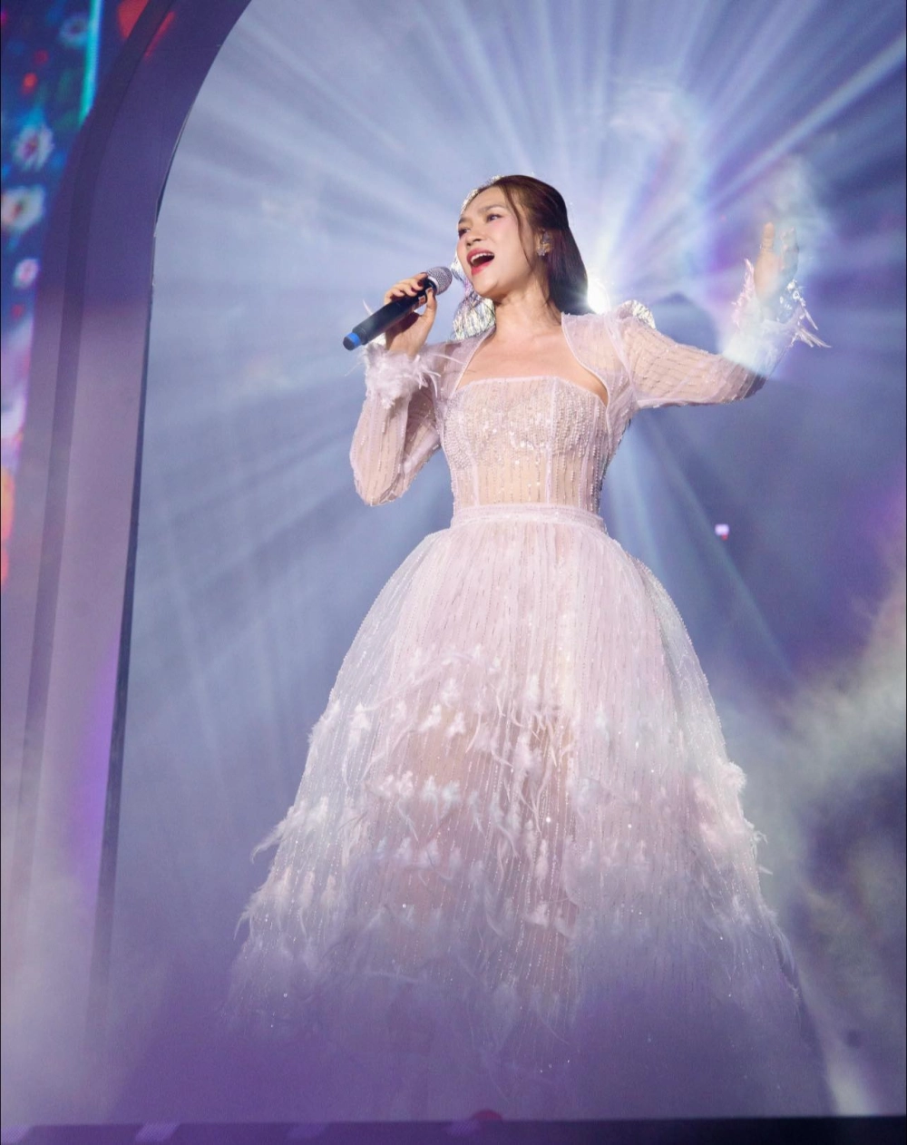 Mỹ Tâm remix sôi động cuốn hút giới trẻ Việt