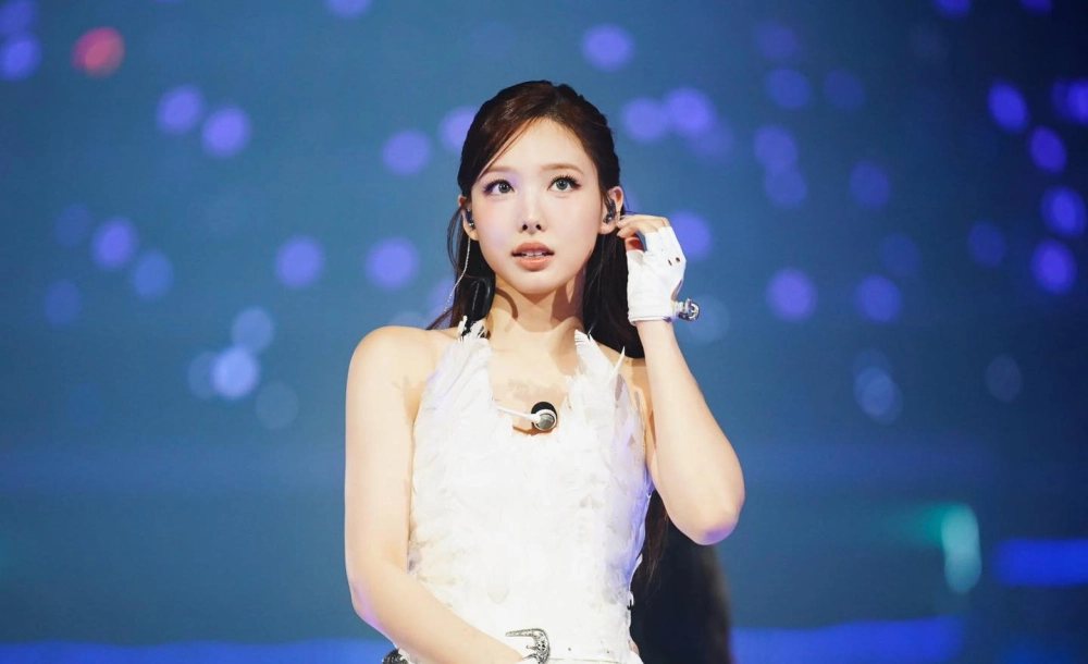 Nayeon răng thỏ trở thành điểm nhấn thương hiệu trong nụ cười