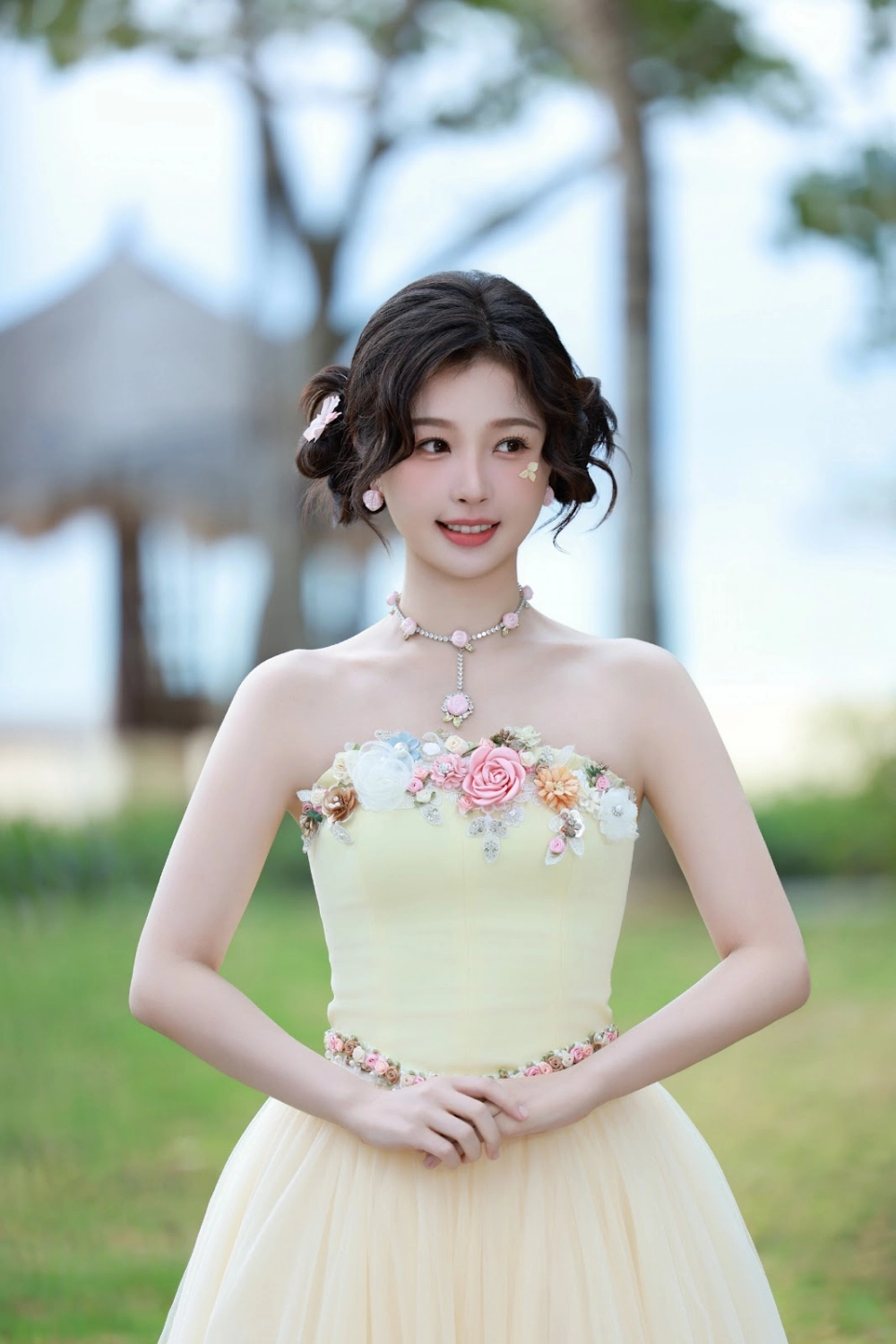 Ngu Thư Hân tên tiếng Trung là Esther Yu Shuxin