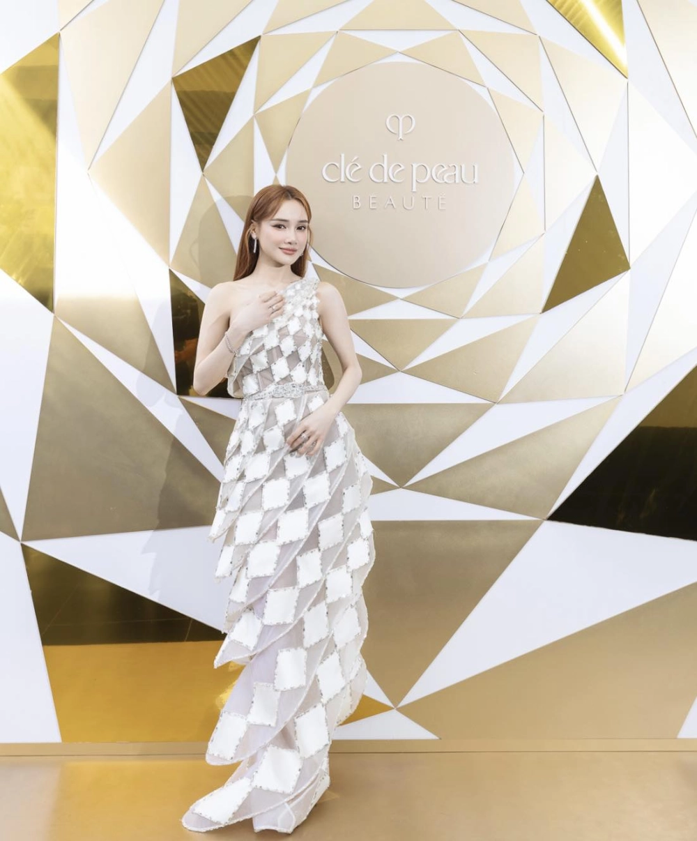 Nhã Phương sinh năm 1990 tại Đắk Lắk