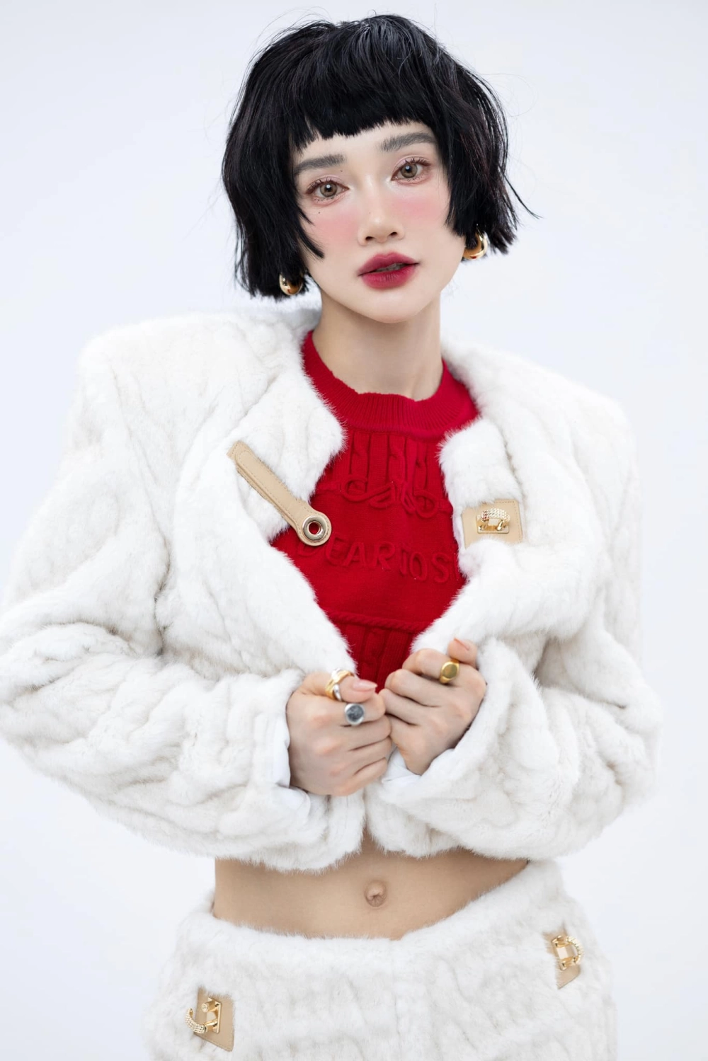 Nhã Phương 35 tuổi vẫn rạng rỡ và tươi trẻ