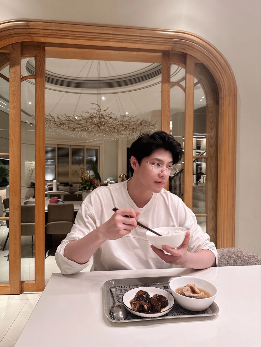 Chiều cao Noo Phước Thịnh, anh cao 1m72 vóc dáng chuẩn