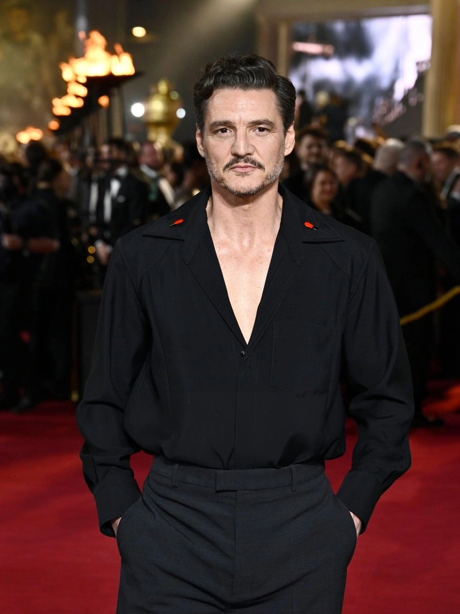 Pedro Pascal age khiến fan bất ngờ vì trẻ trung quá mức