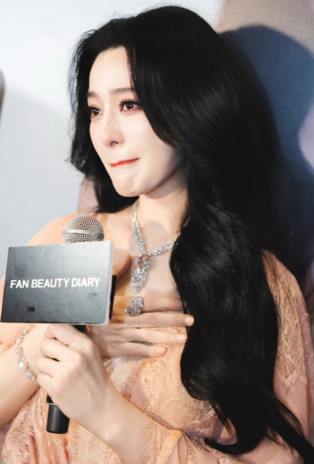 Phạm Băng Băng 44 tuổi vẫn trẻ trung