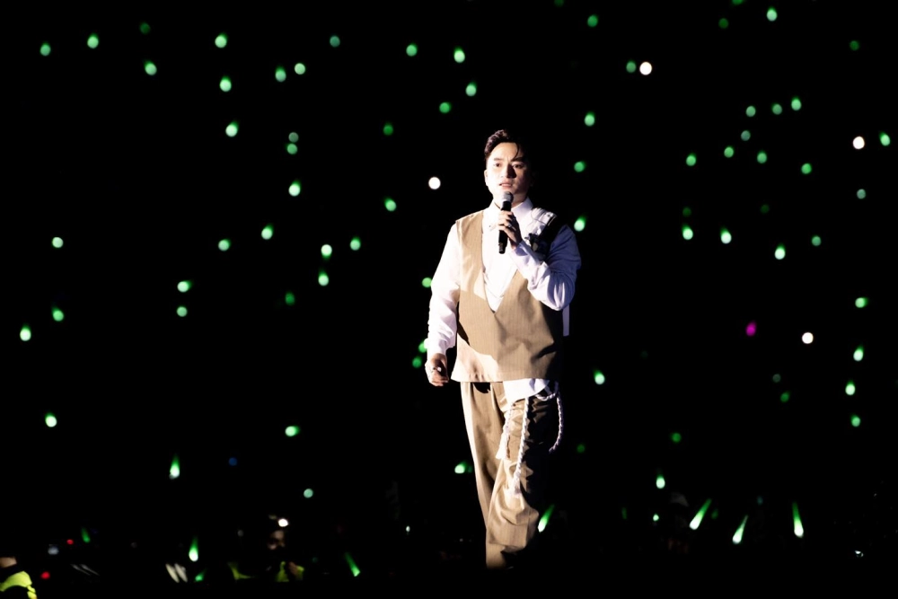 Phan Mạnh Quỳnh live gây ấn tượng với giọng hát mộc