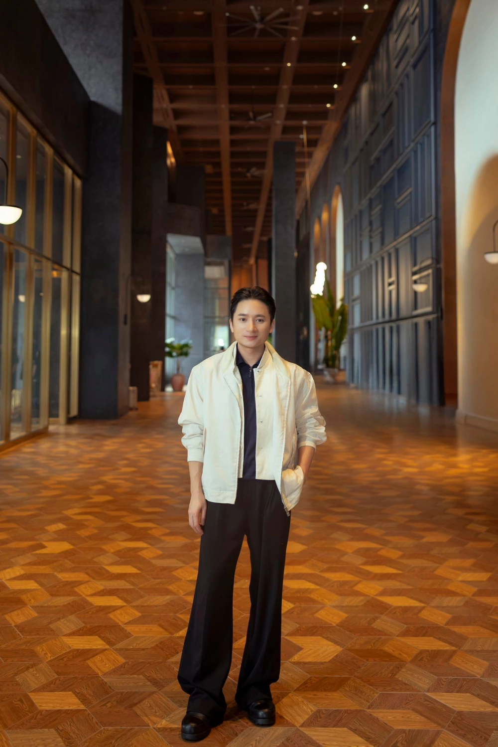 Ca sĩ Phan Mạnh Quỳnh nổi bật bởi phong cách riêng