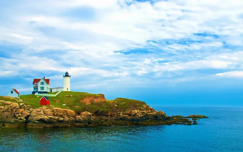 Ngắm ảnh hải đăng hoàng hôn rực rỡ trên mặt biển rộng