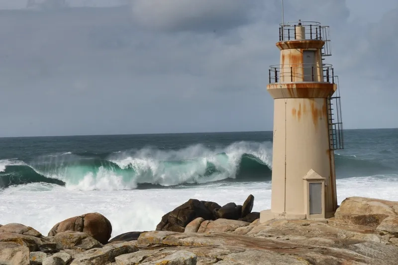 Chiêm ngưỡng tranh sơn dầu hải đăng tinh tế và độc đáo
