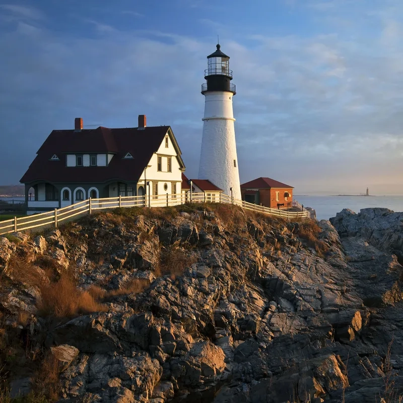 Ngắm ảnh hải đăng ban đêm lung linh giữa biển bao la