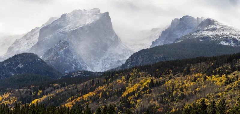 Chiêm ngưỡng thiên nhiên núi đá tráng lệ kỳ vĩ và thanh bình