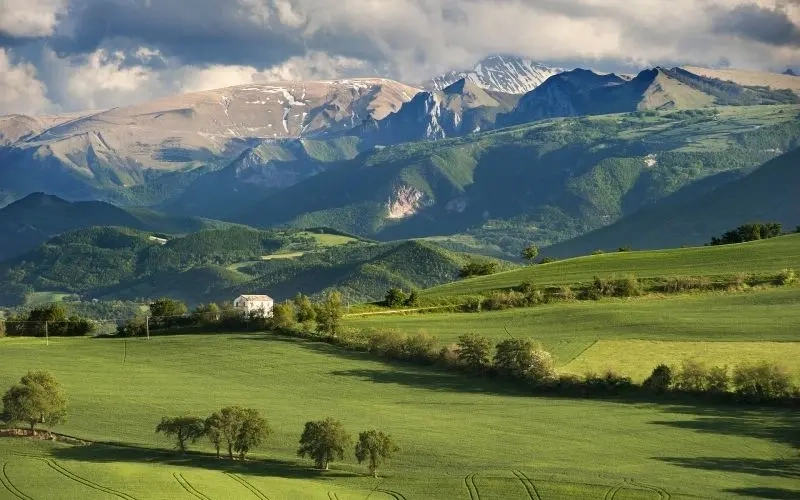 Khám phá ảnh phong cảnh núi đẹp thư giãn và gần gũi thiên nhiên