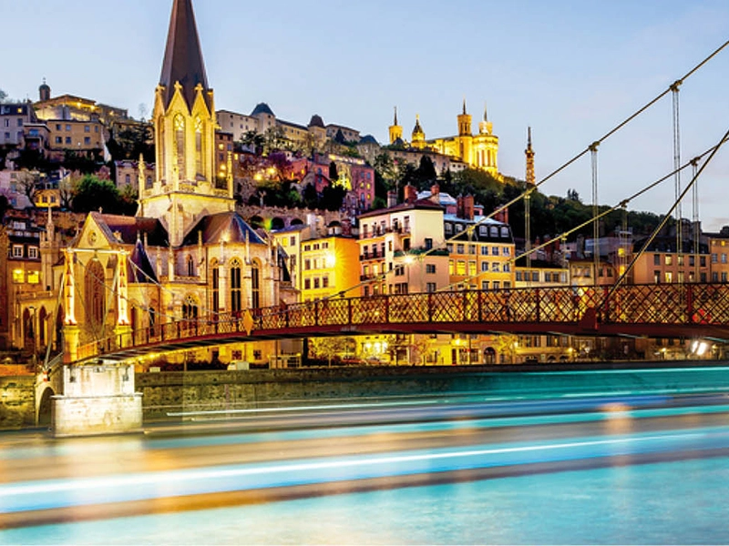 Ngắm cảnh đẹp Provence rực rỡ mùa hoa lavender