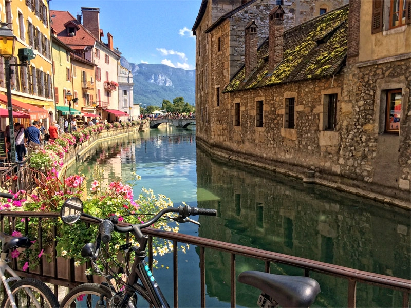 Khám phá phong cảnh Alpes Pháp hùng vĩ giữa núi cao