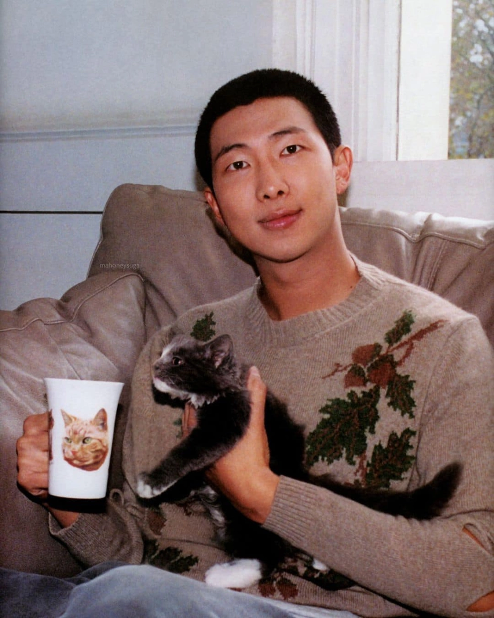 Trưởng nhóm RM BTS dẫn dắt tập thể với phong thái cuốn hút