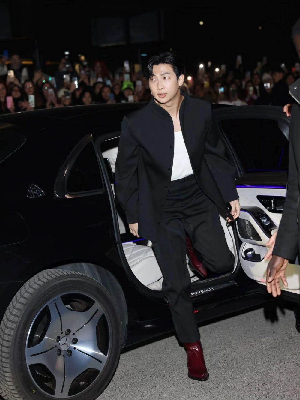 Chiều cao RM BTS anh sở hữu chiều cao 1m81 ấn tượng