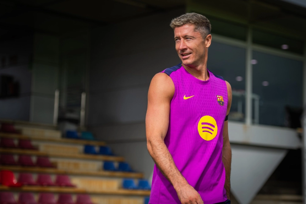FC Barcelona Robert Lewandowski biểu tượng của sức mạnh tấn công