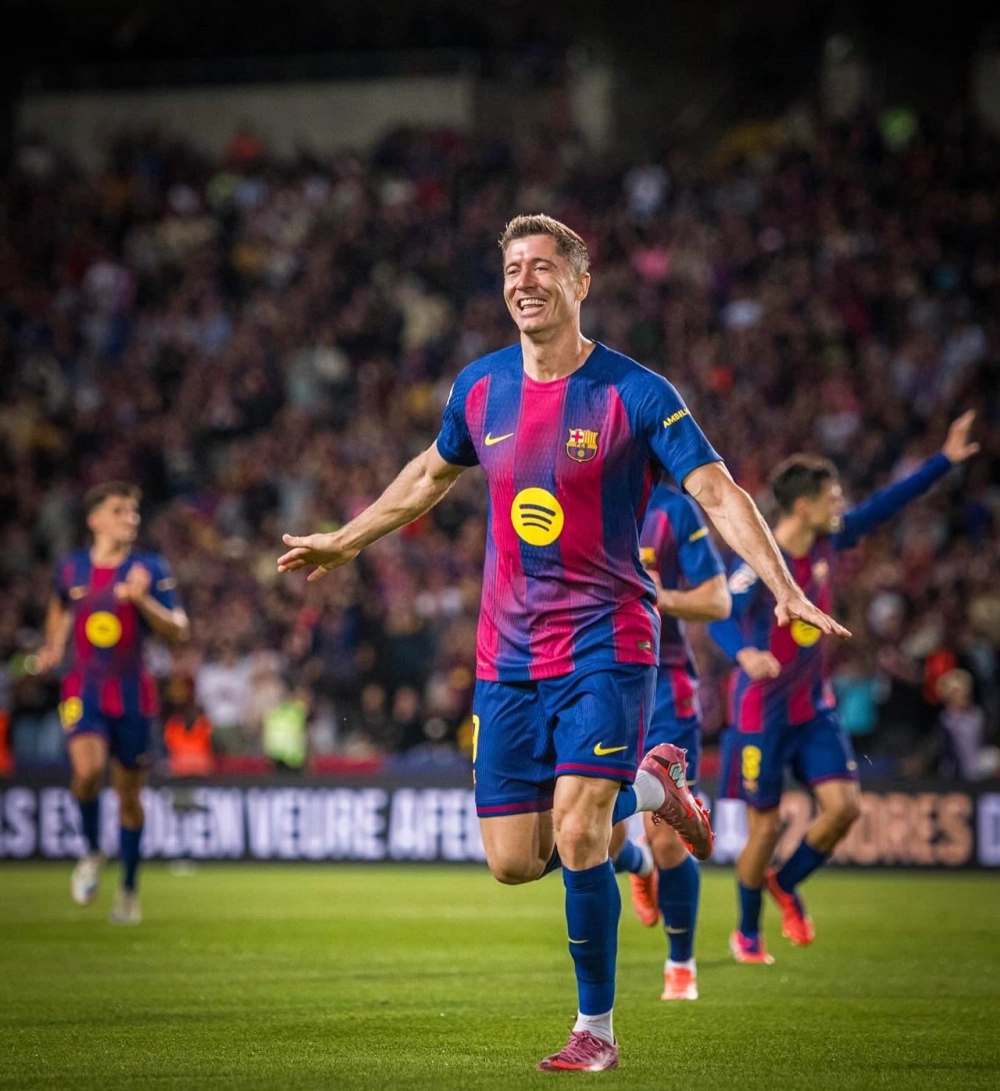 Robert Lewandowski huyền thoại ghi bàn của bóng đá châu Âu