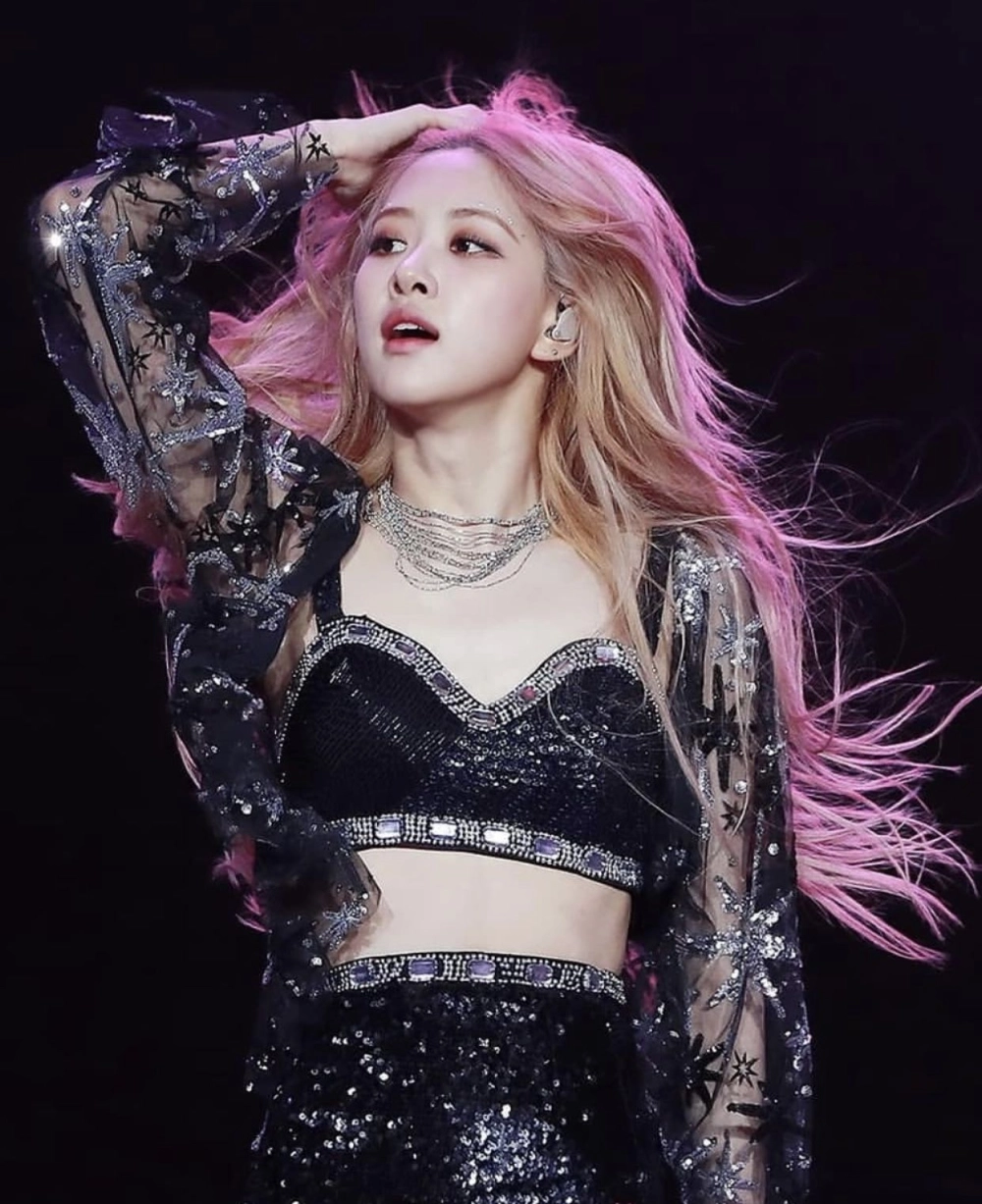 Rosé cute khoảnh khắc dễ thương khiến fan mê mẩn