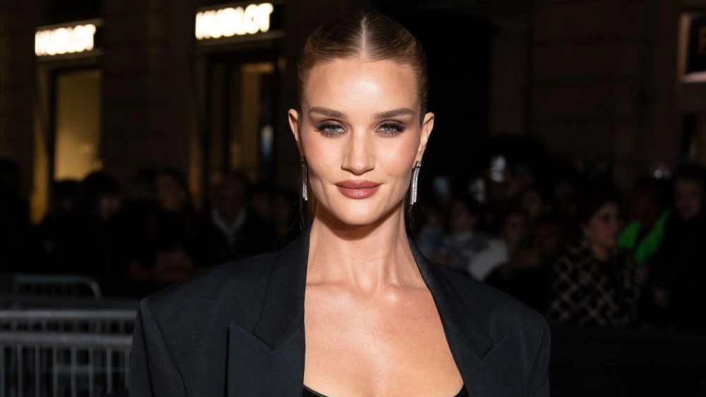 Rosie Huntington thời trang tinh tế và khí chất riêng