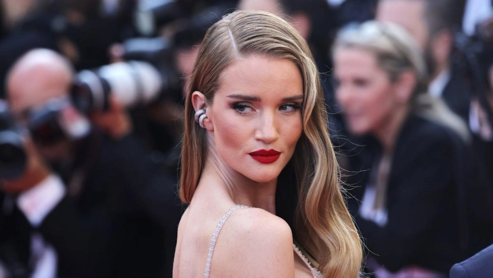Rosie Alice Huntington Whiteley tên thật đầy đủ của cô
