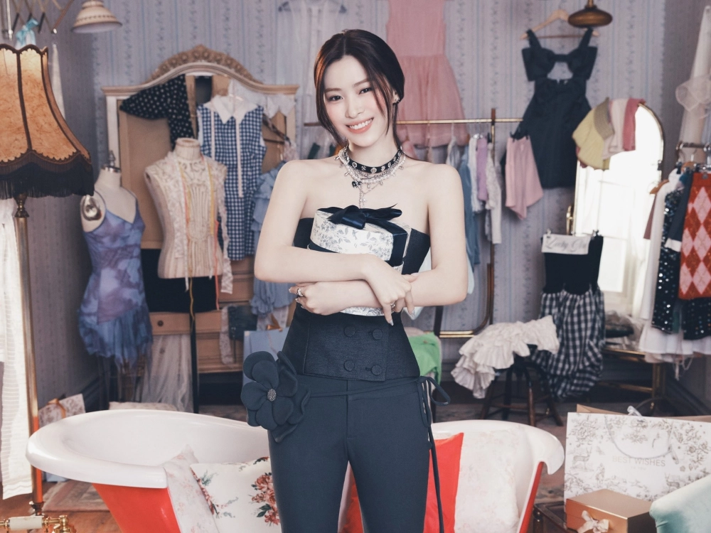 Center Ryujin ITZY nổi bật với khí chất mạnh mẽ trên sân khấu