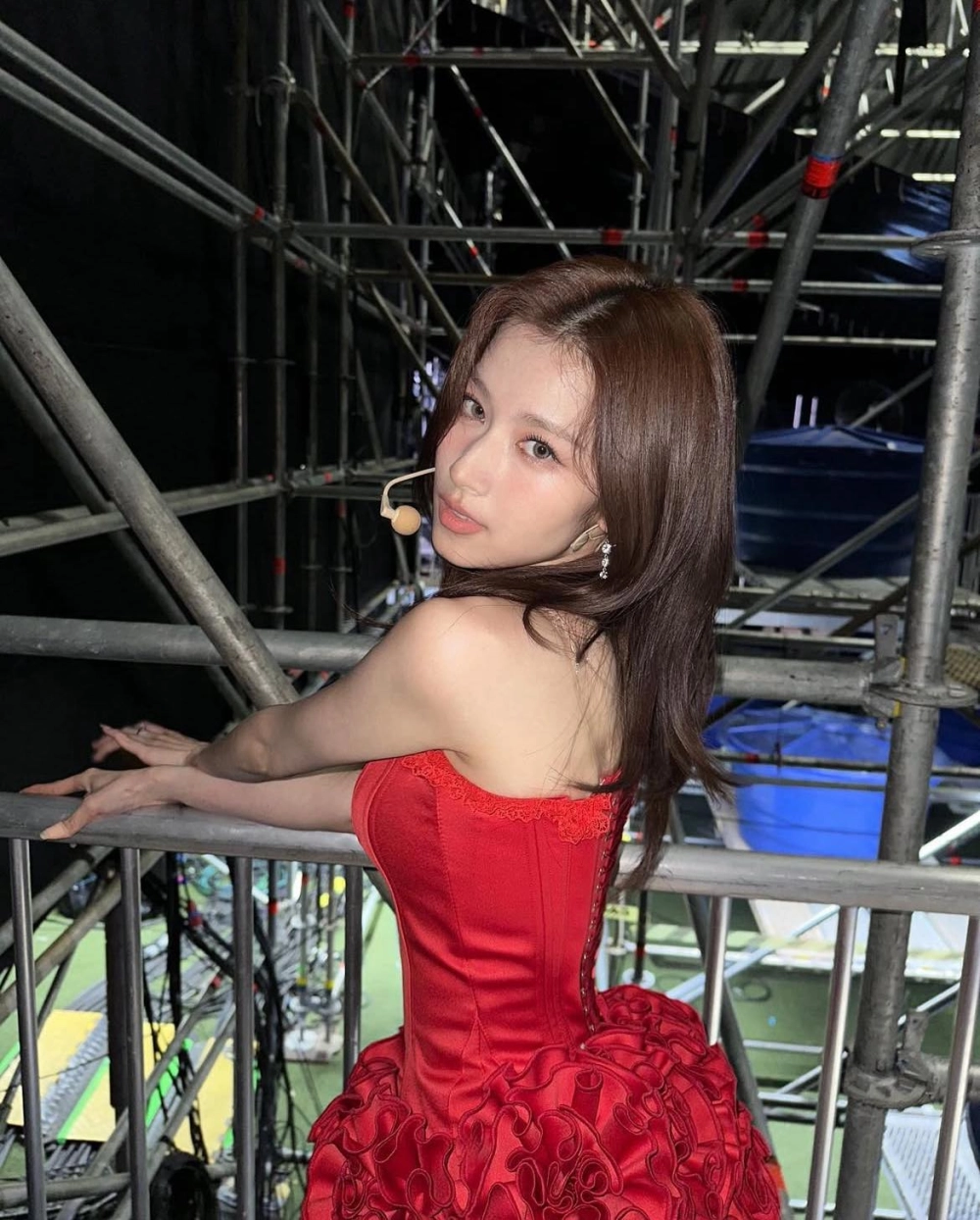 Sana Twice height, cô cao khoảng 1m64 với tỉ lệ chuẩn