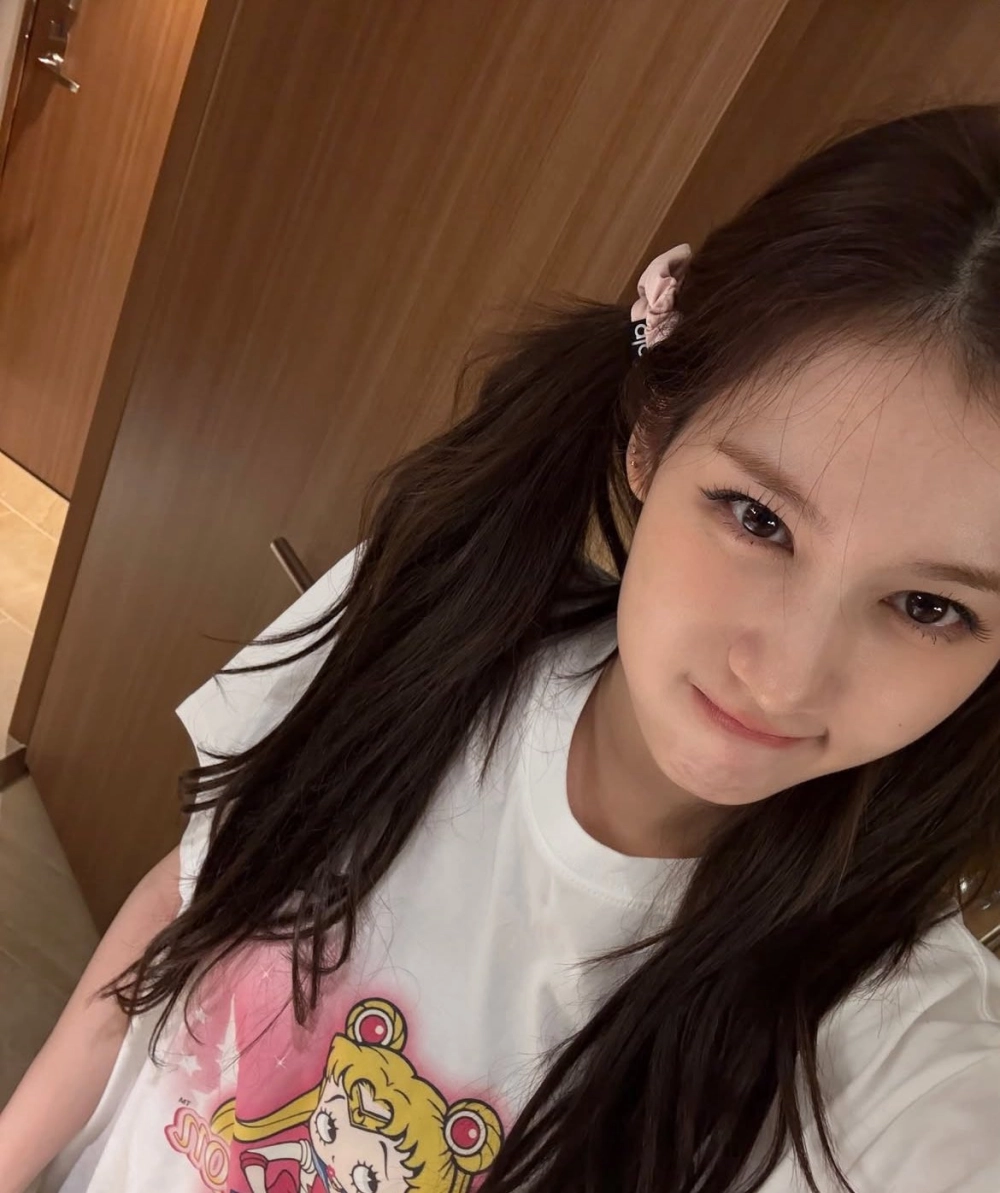 Sana Twice laugh nụ cười ngọt ngào lan tỏa năng lượng tích cực