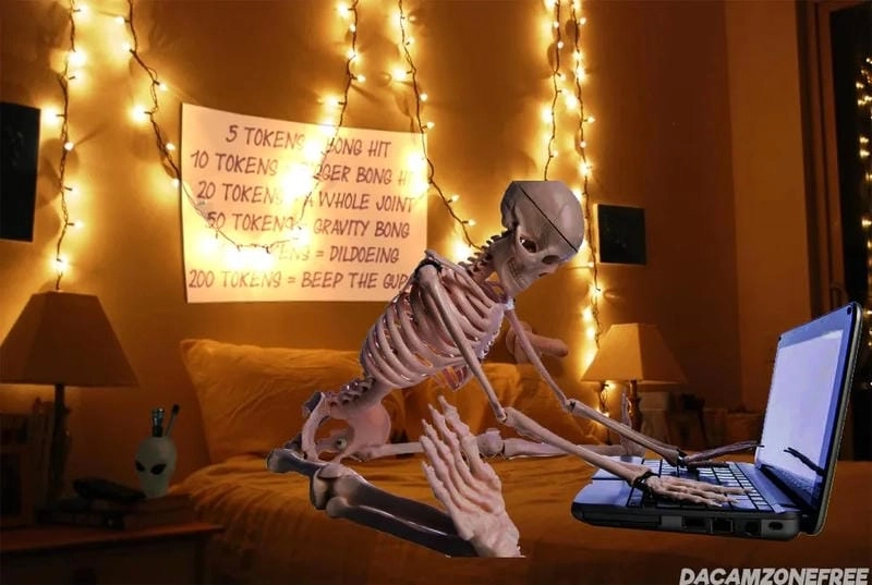 Săn lùng những khoảnh khắc skeleton meme halloween